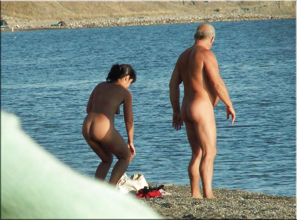 25P Mature Beach Nudists
