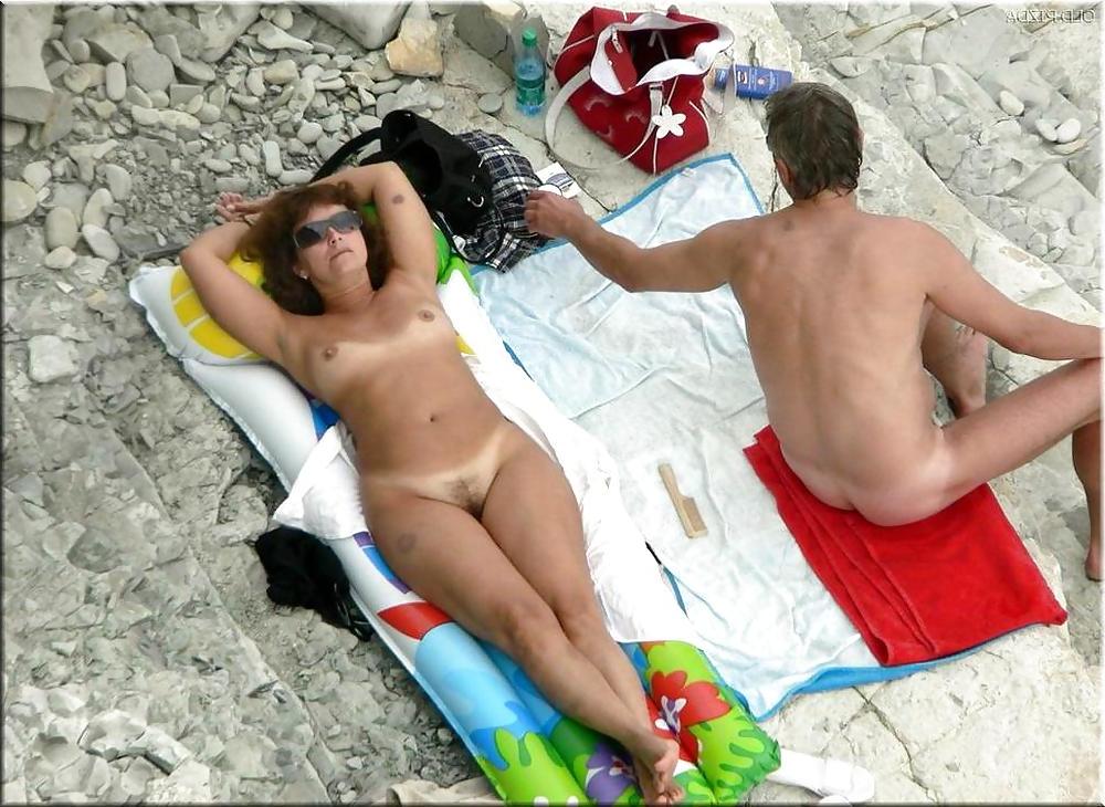 25P Mature Beach Nudists
