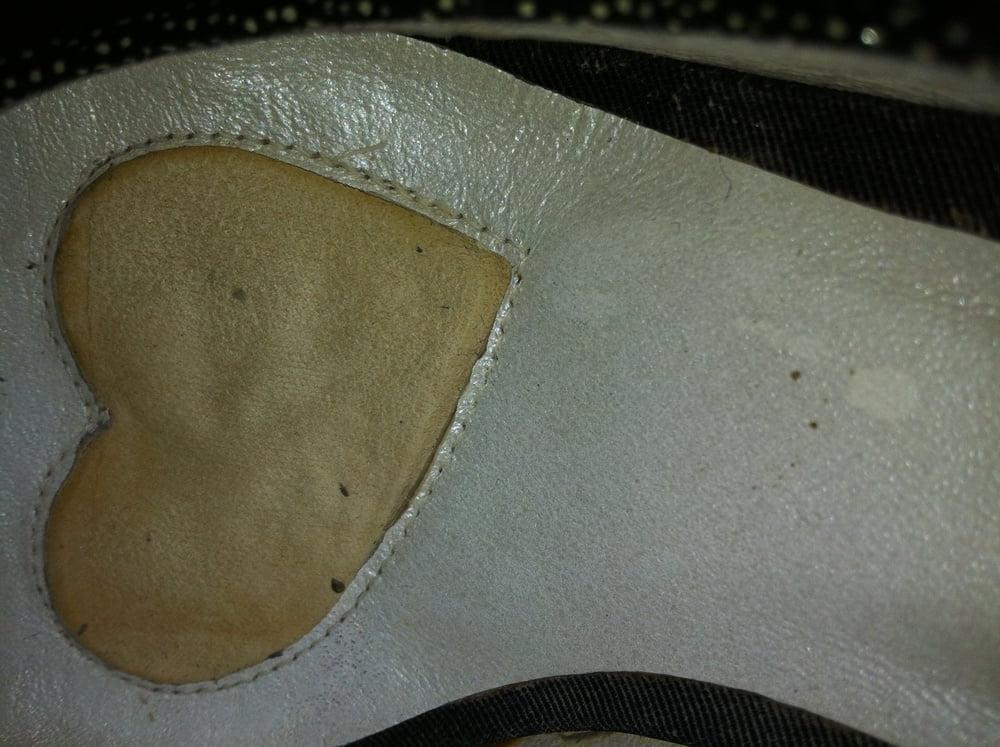 25P My wife's heels are fucked by my friends like a prostitute