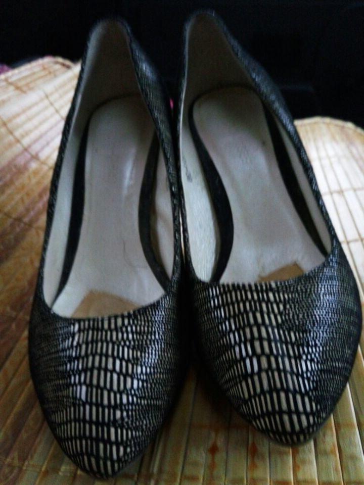 25P My wife's heels are fucked by my friends like a prostitute