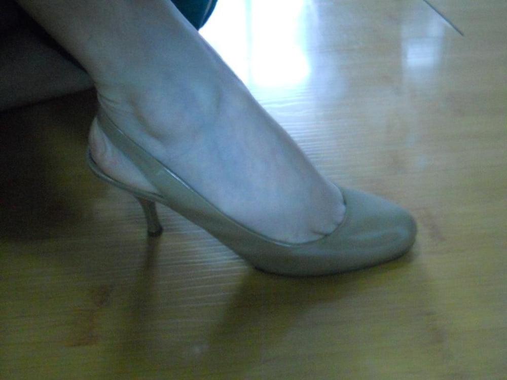 25P My wife's heels are fucked by my friends like a prostitute