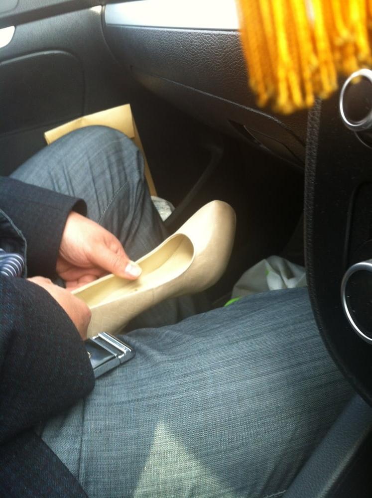 25P My wife's heels are fucked by my friends like a prostitute