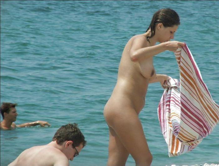 25P Beach moms