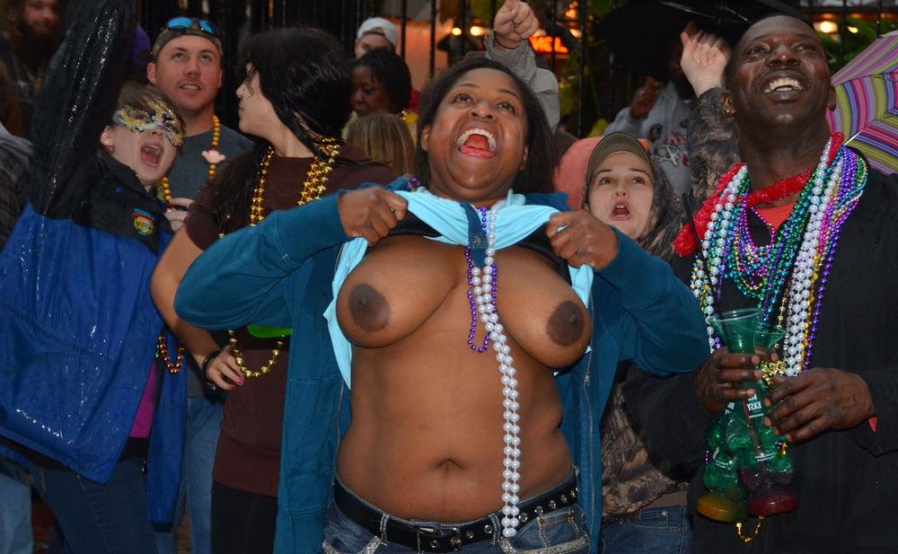 25P Flashing hot tits 002 - Outdoor