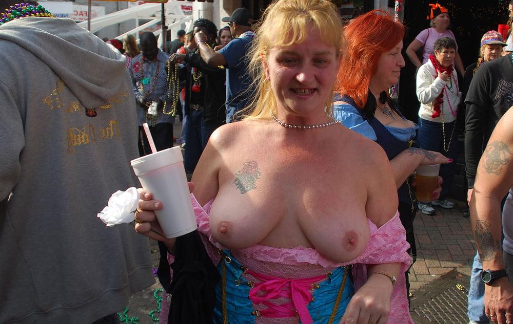 25P Flashing hot tits 002 - Outdoor
