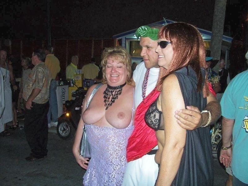 25P Flashing hot tits 002 - Outdoor