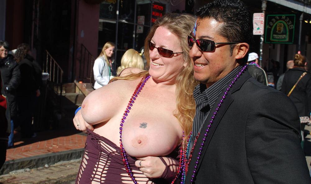 25P Flashing hot tits 002 - Outdoor