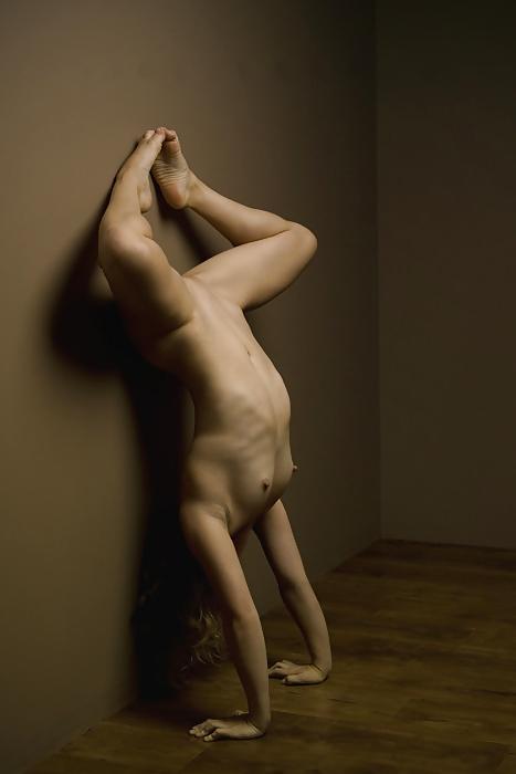 25P Nude Yoga
