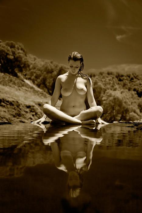 25P Nude Yoga