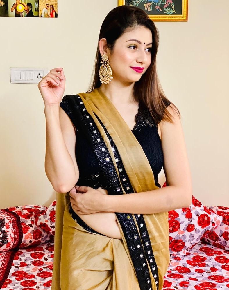 17P Sexy in Saree1