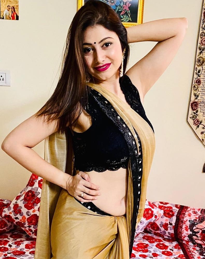17P Sexy in Saree1