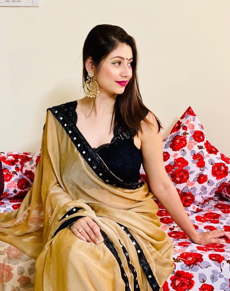17P Sexy in Saree1