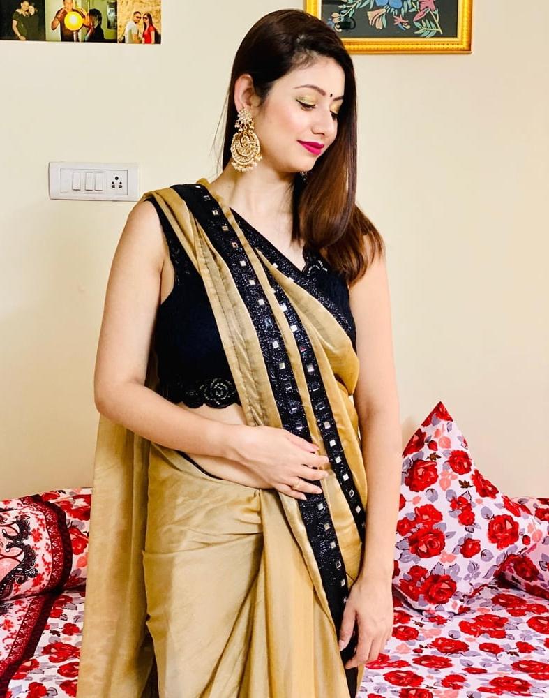 17P Sexy in Saree1