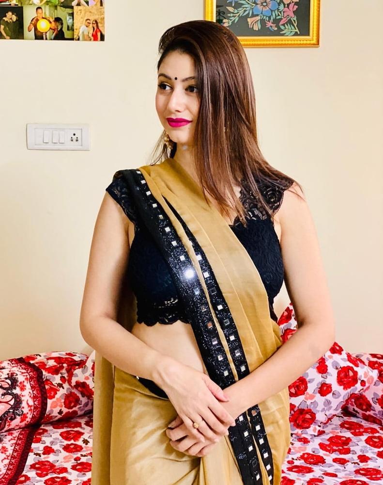 17P Sexy in Saree1