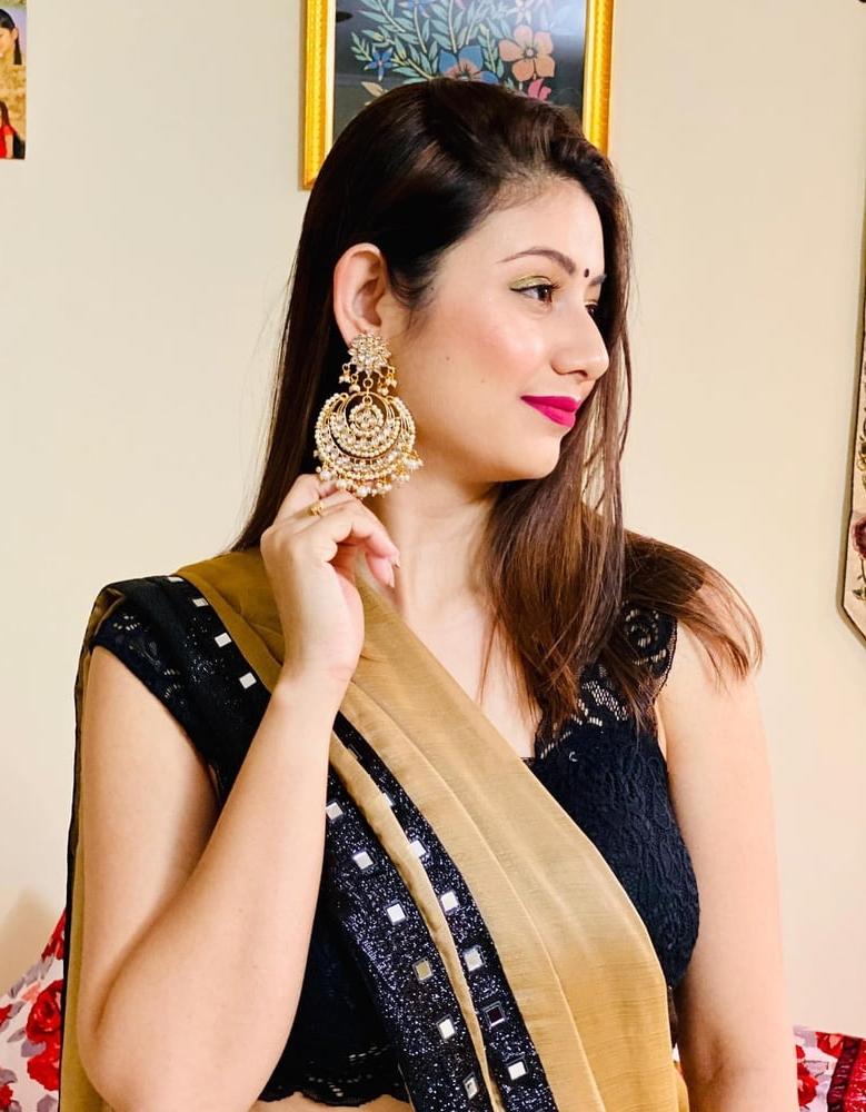 17P Sexy in Saree1
