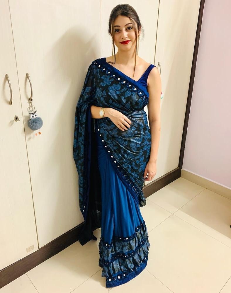 17P Sexy in Saree1