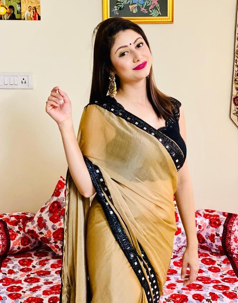 17P Sexy in Saree1