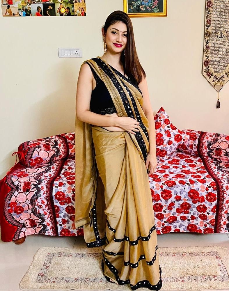 17P Sexy in Saree1