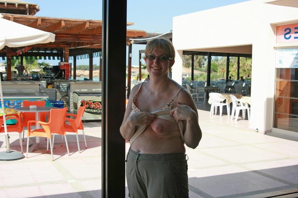 25P Older and hot 126 (Flashing tits)