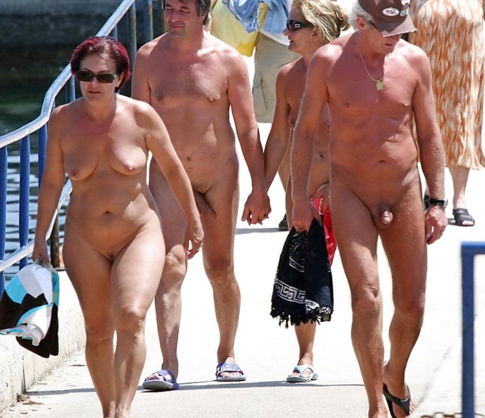 25P Flashing at the beach