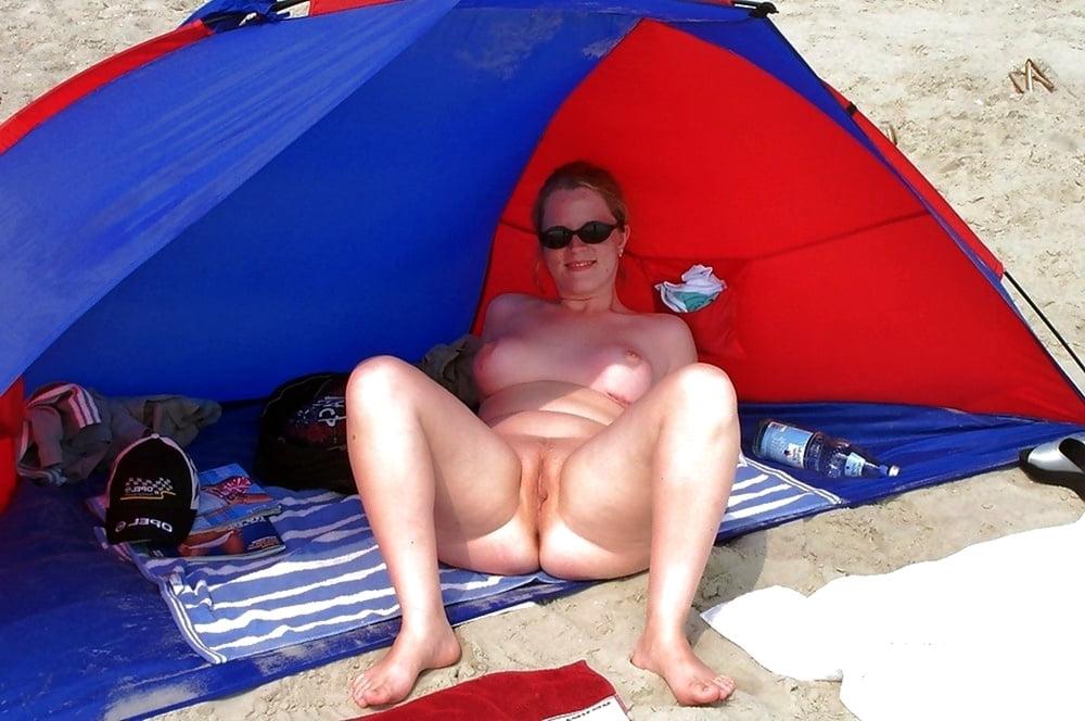 25P Flashing at the beach