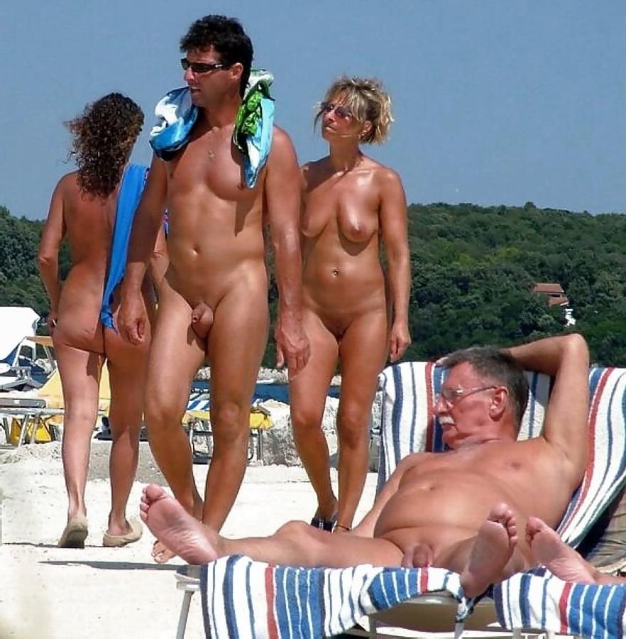 25P Flashing at the beach