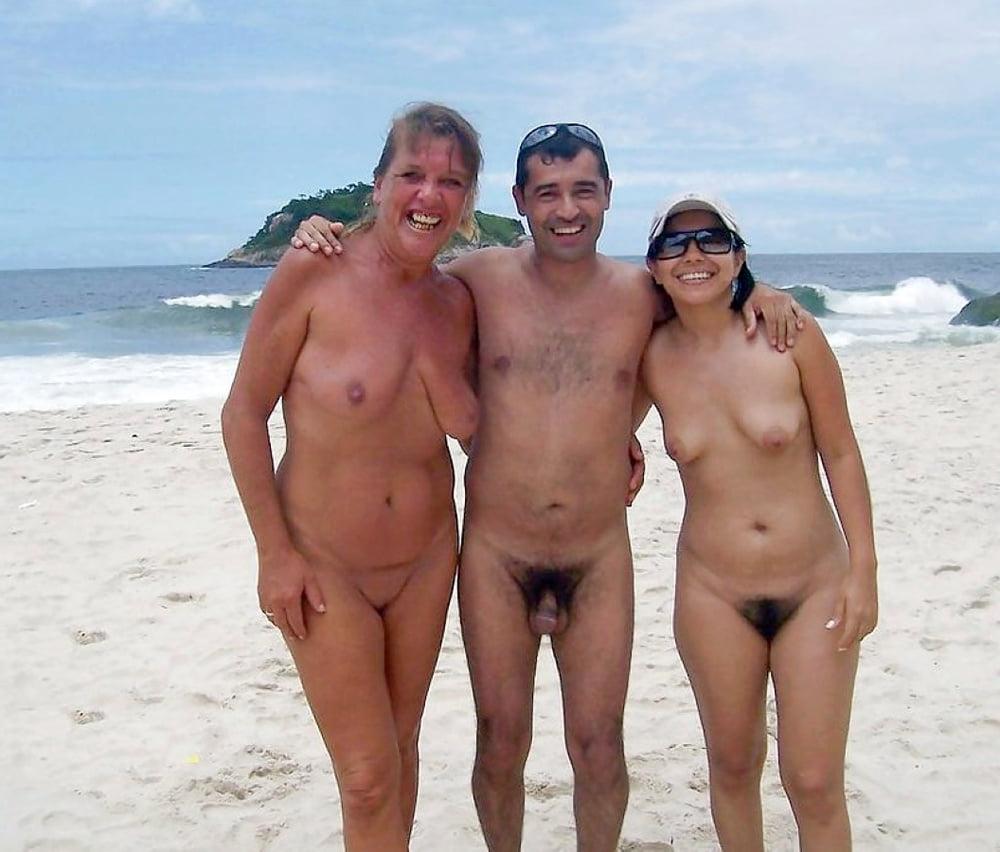 25P Flashing at the beach