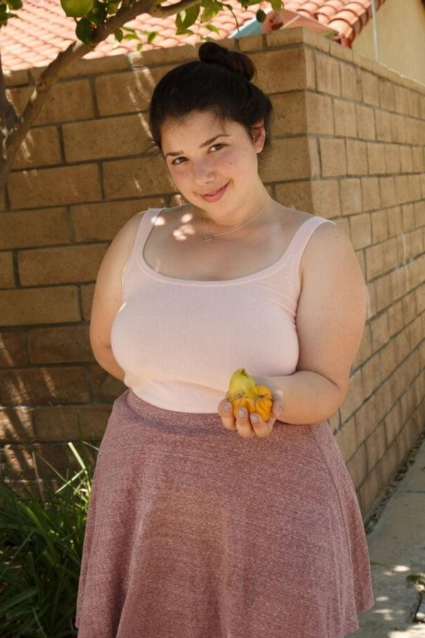 15P Bbw mix 1212 (Dressed young women)