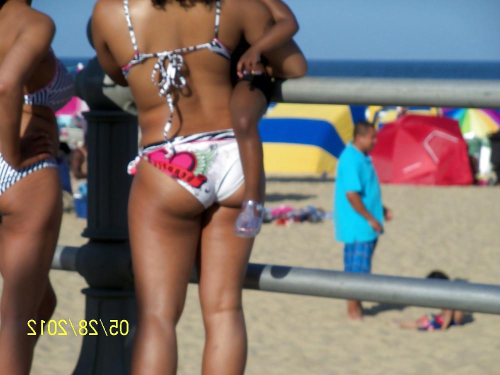 25P Chubby Beach Butts