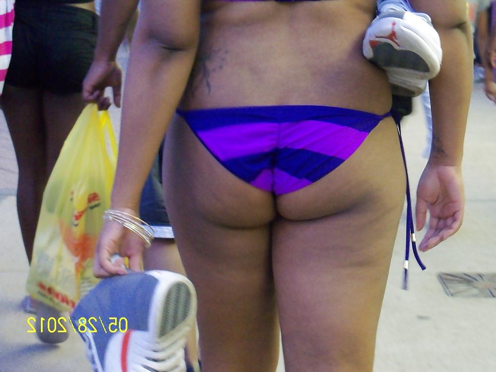 25P Chubby Beach Butts