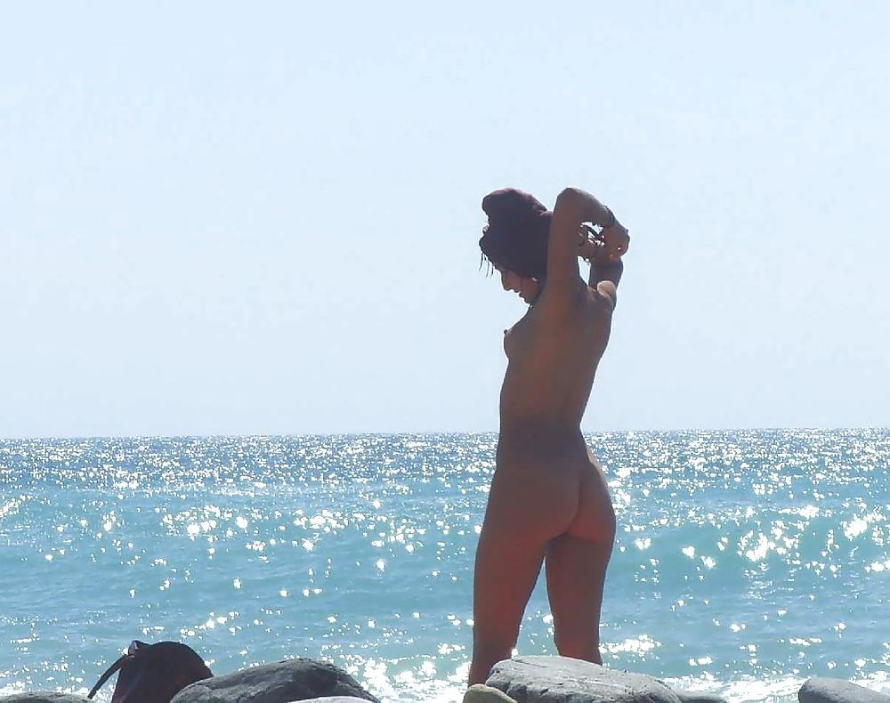 25P Nudist Beach Fun