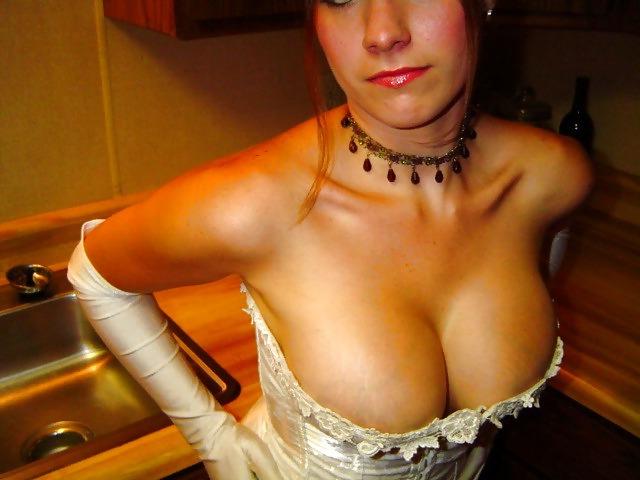 12P Necklace & white gloves