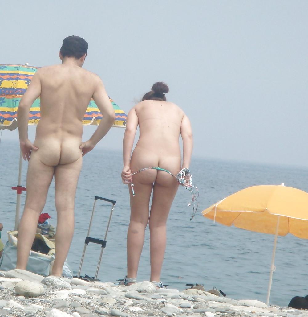 25P Beautiful Asses On The Beach 2 by Voyeur TROC