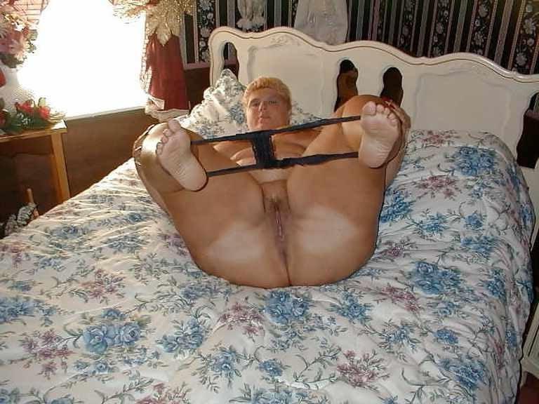 25P Bbw legs pulld back 4