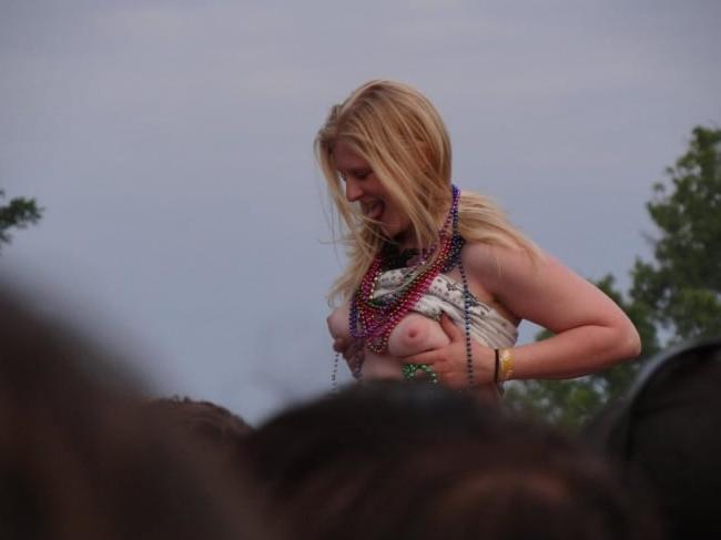 25P Amateur Sluts Public Flashing! - 196!