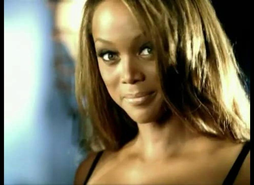 25P Tyra Banks - Victoria's Secret Commericial 2003
