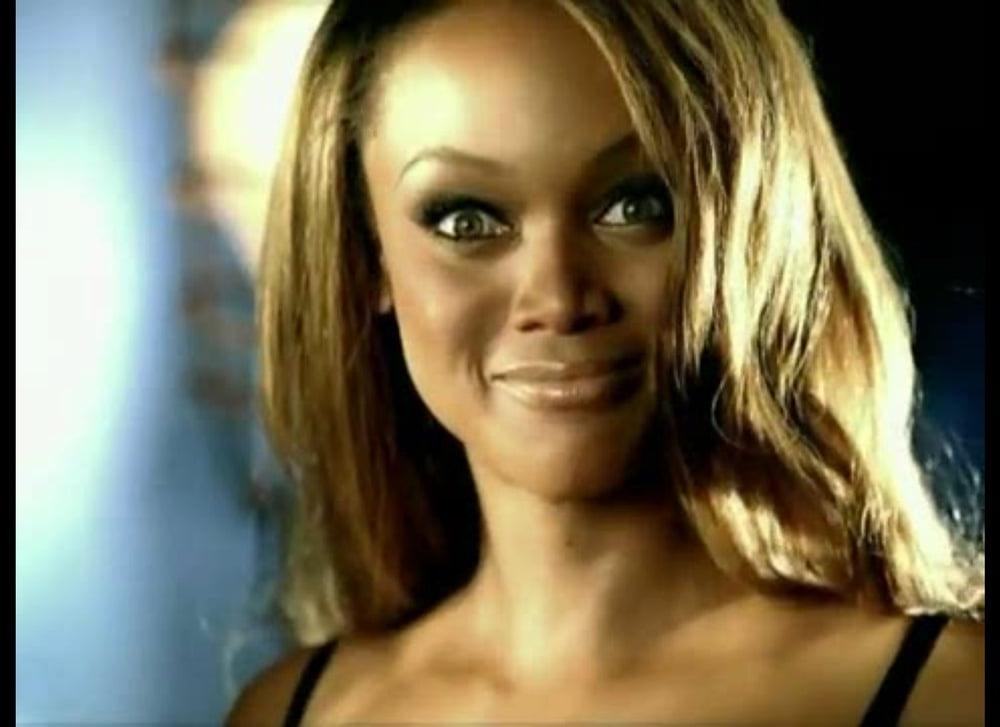 25P Tyra Banks - Victoria's Secret Commericial 2003