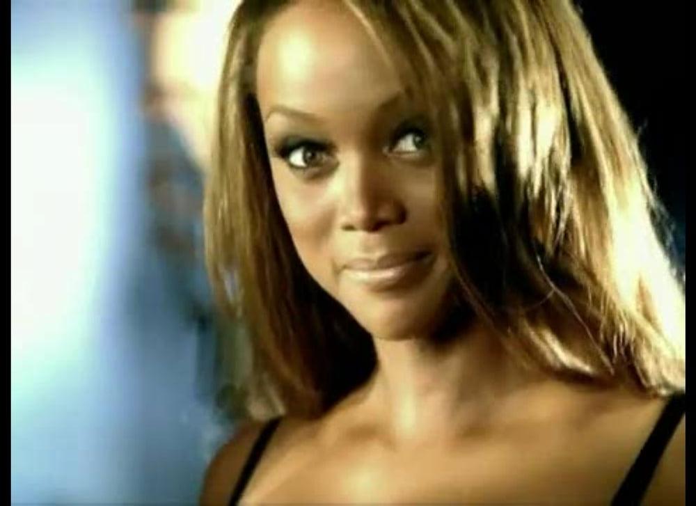 25P Tyra Banks - Victoria's Secret Commericial 2003