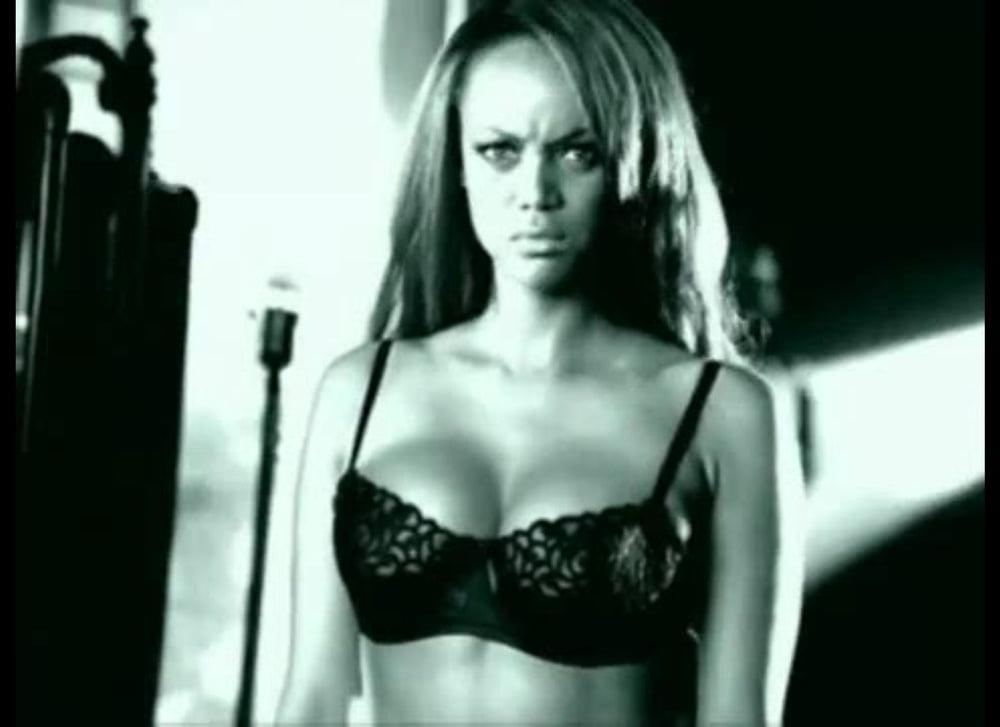 25P Tyra Banks - Victoria's Secret Commericial 2003