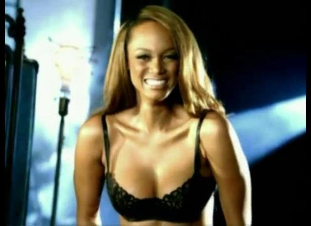 25P Tyra Banks - Victoria's Secret Commericial 2003