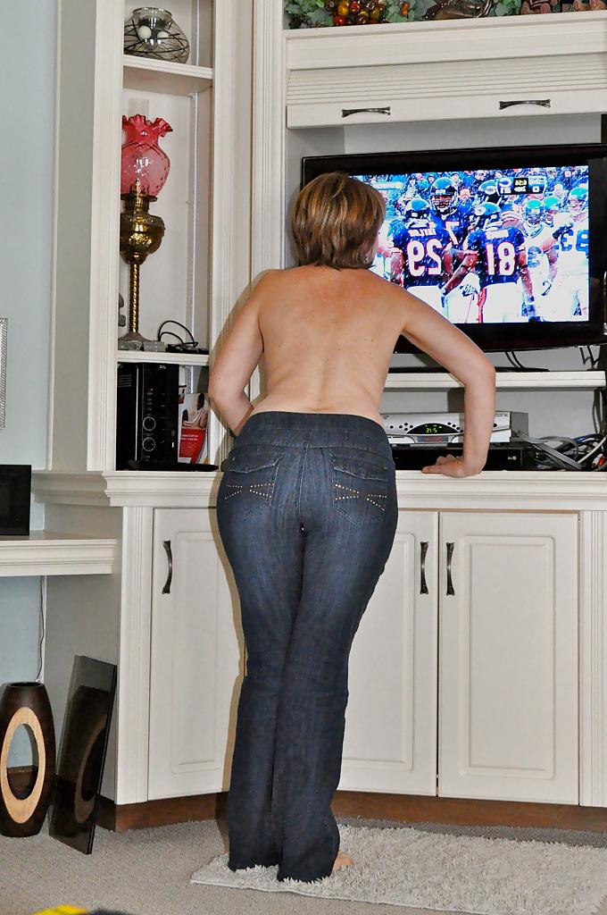25P Older Woman Posing 2