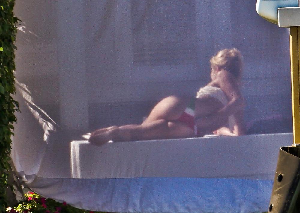 25P Celebrities at the beach II