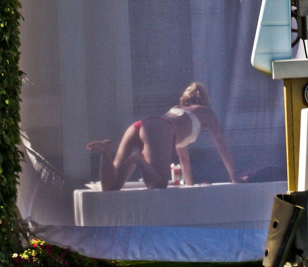 25P Celebrities at the beach II