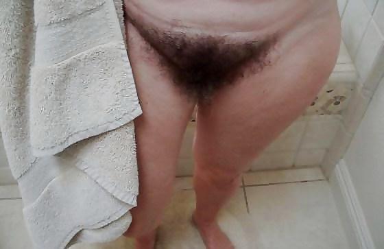 14P Nice hairy woman