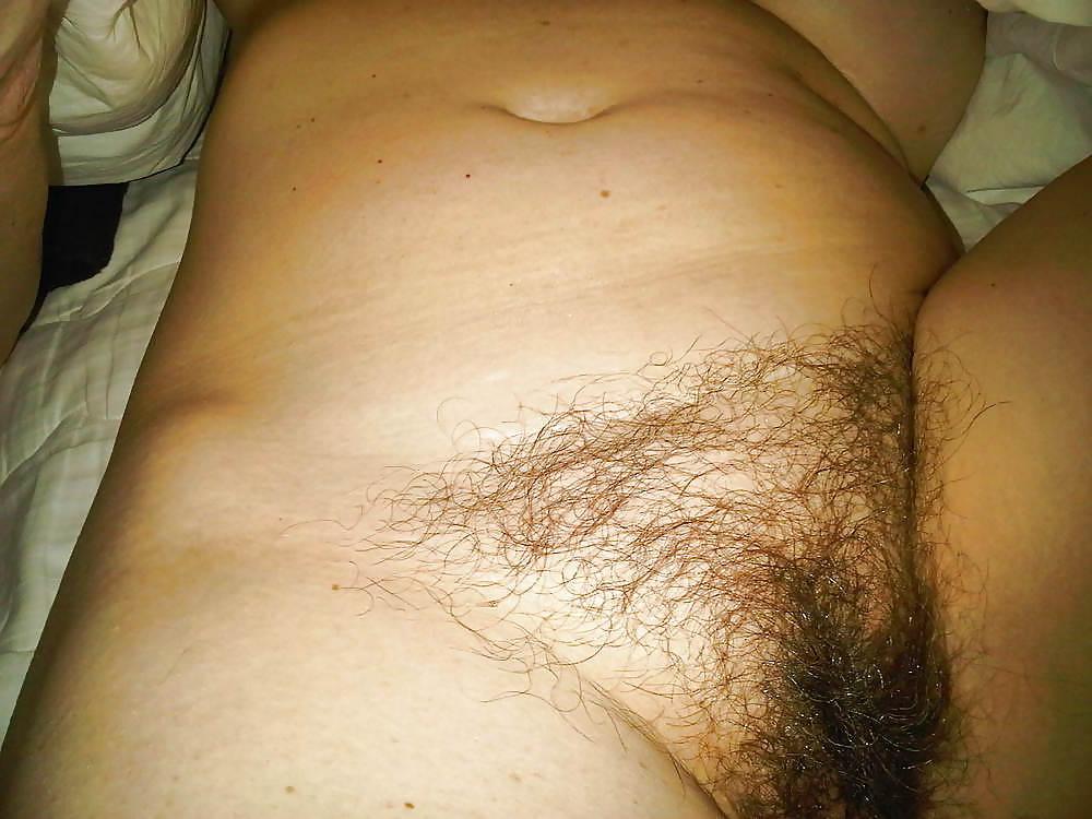 14P Nice hairy woman
