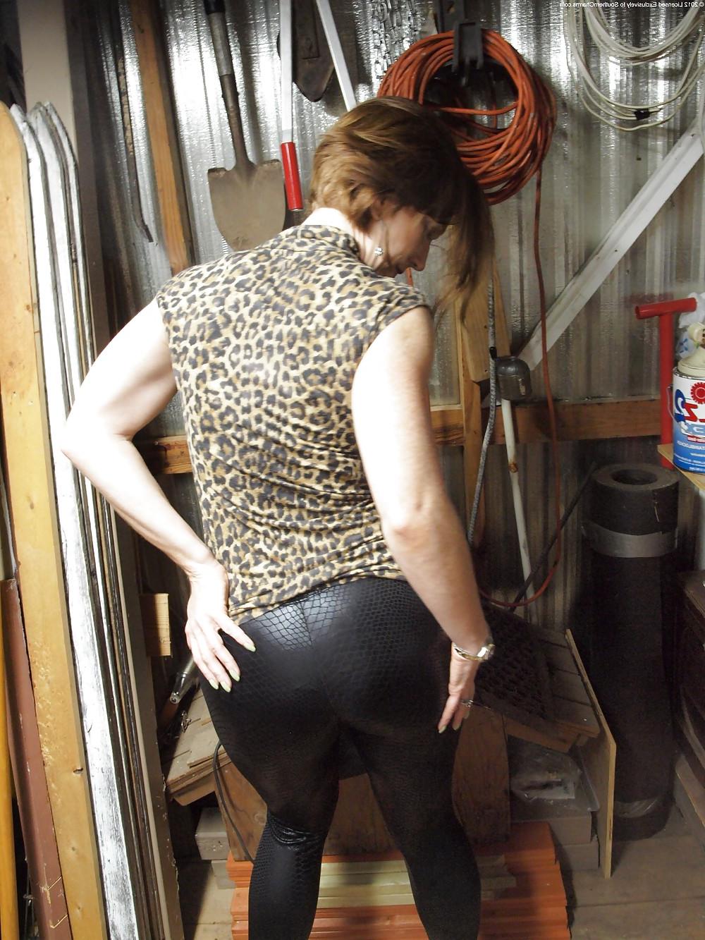 25P Milfs in leather and heels
