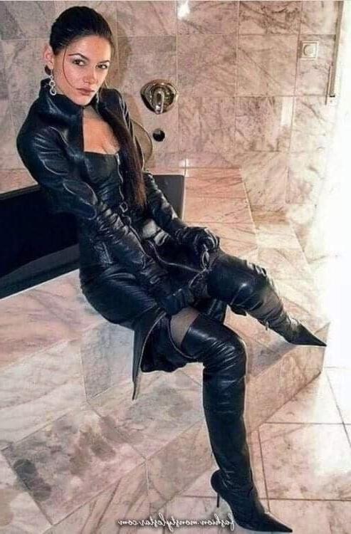 25P Woman completely in leather 4 - by Redbull18