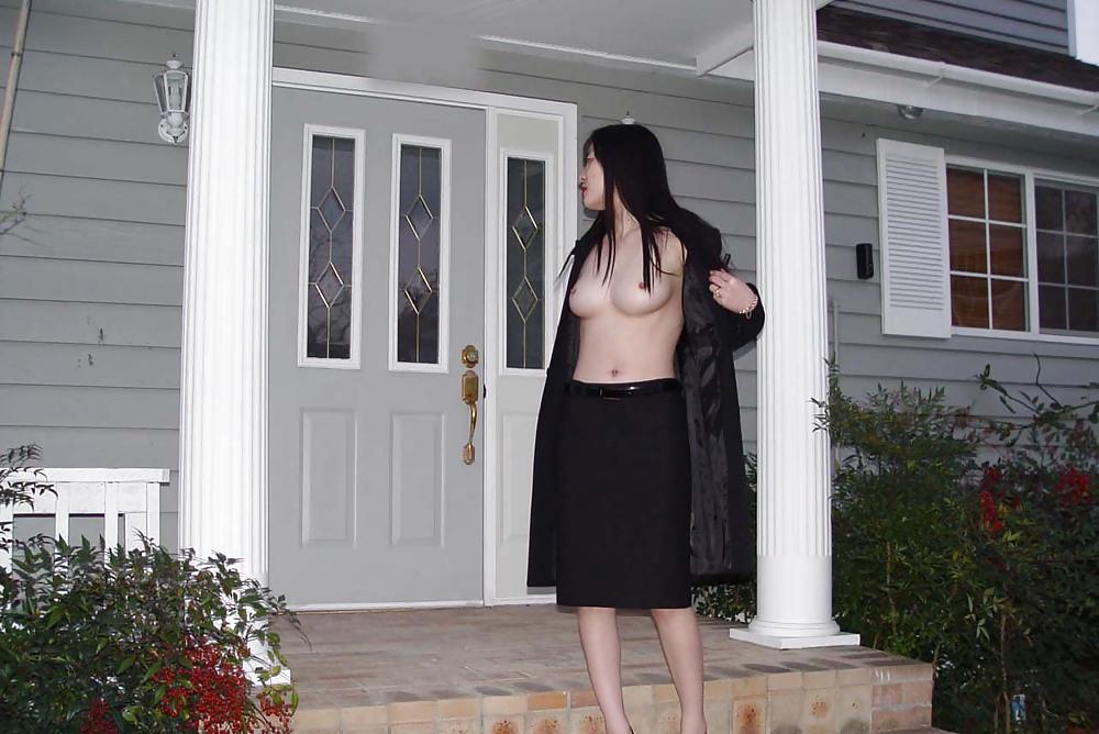 10P Korean woman flashing in public