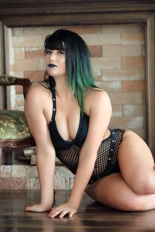 25P Wrestling chicks
