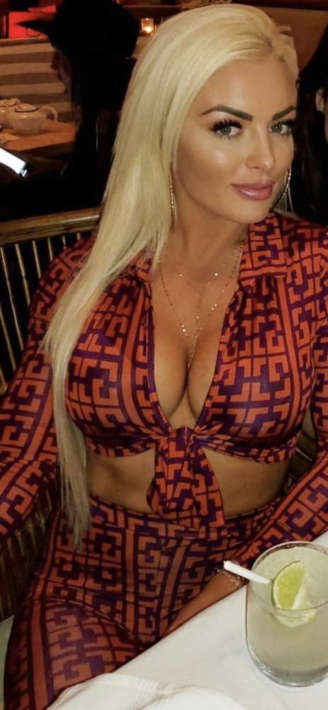 25P Wrestling chicks